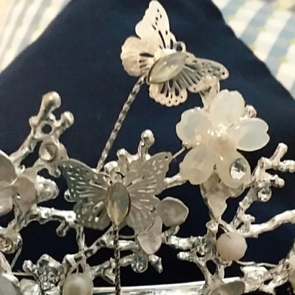 NWOT Silver Bridal Tiara - Picture 4 of 4